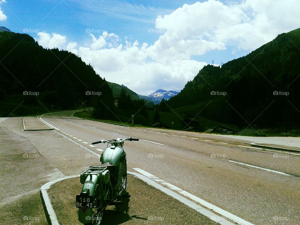Moto en la frontera con Suiza