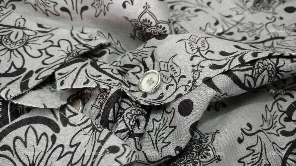 Tecido. Botão de camisa.