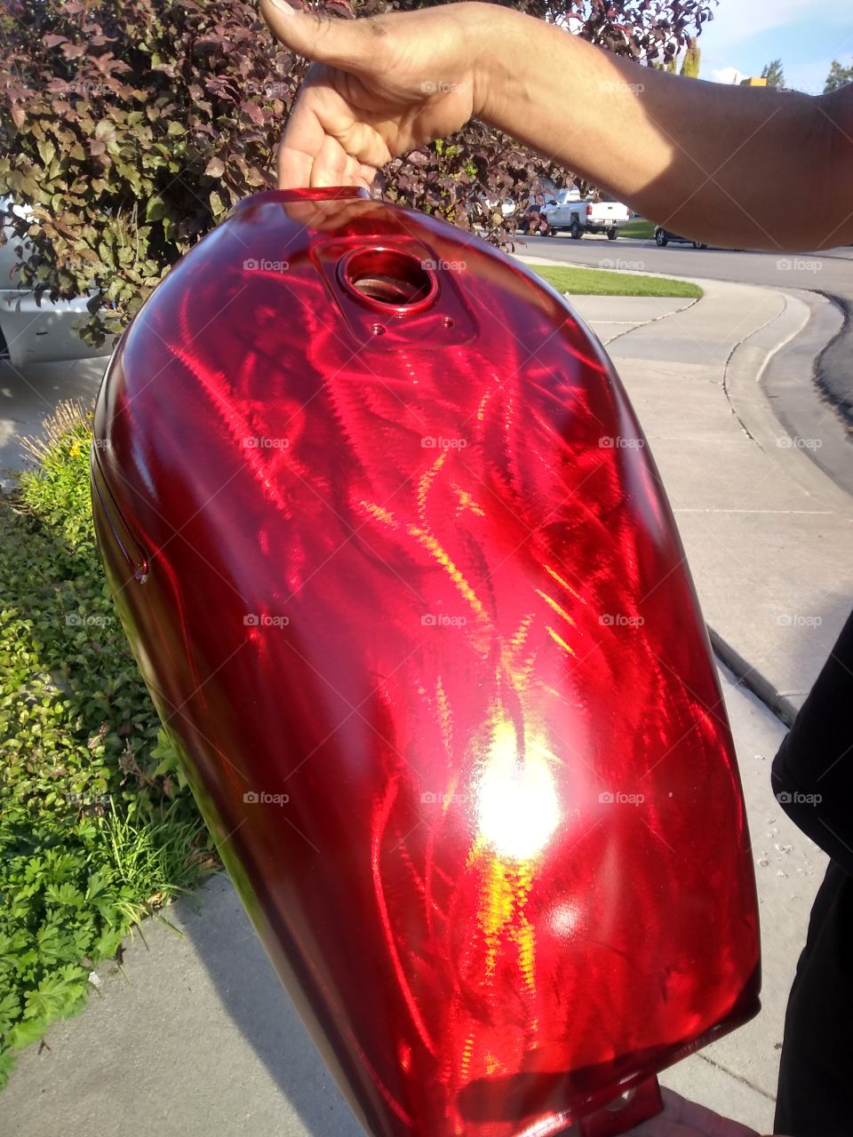 motorcycle tank sprayed with only one paint.