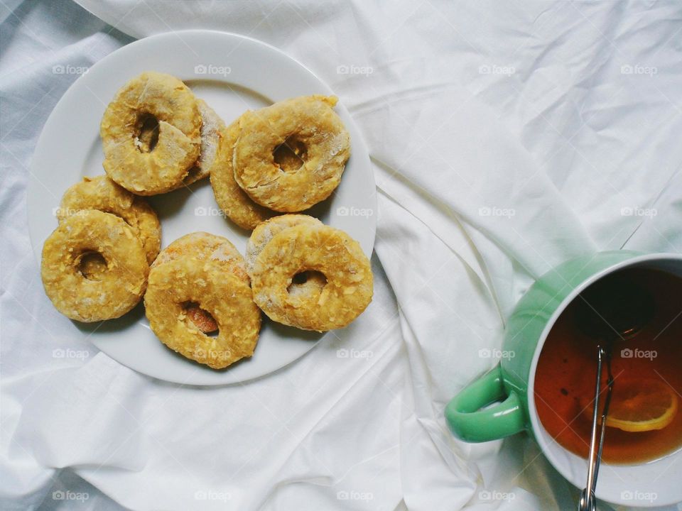 Lemon tea with sweet food