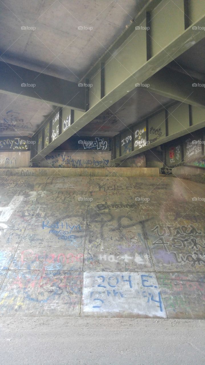 Bridge Graffiti