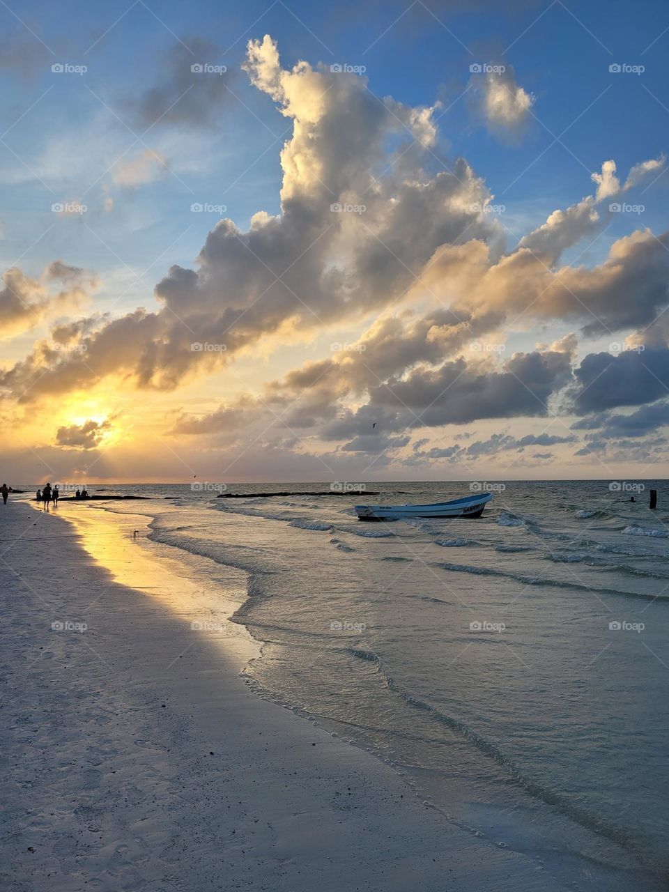 atardecer en playa de Holbox, México