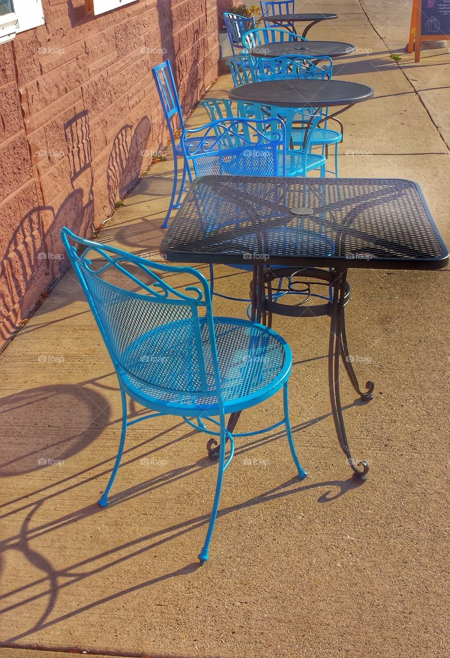 Sidewalk Chairs & Tables