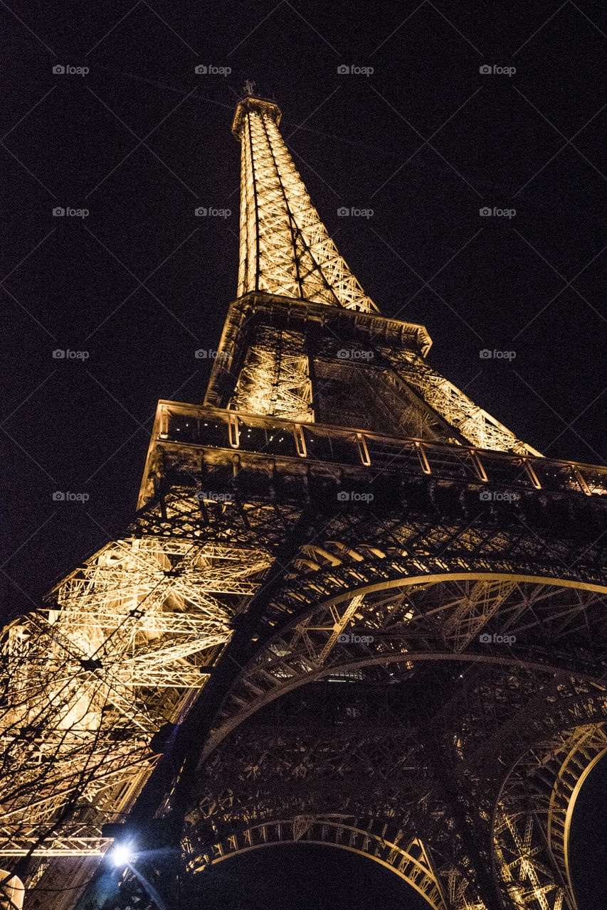 Tour Eiffel at night,  lights, Big structures. the city of París, landmarks
