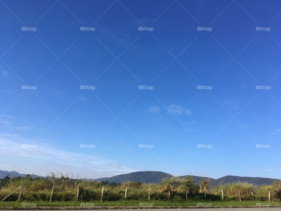 Sem filtros -
A imensidão do #céu azul infinito com a #Serra do #Japi. 
📸
#Fotografia #paisagem #natureza #inspiration #photooftheday