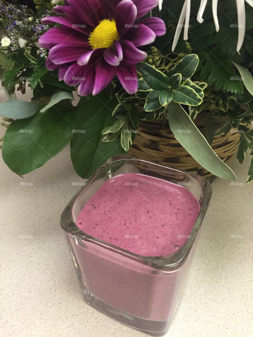 Smoothie purple with flowers