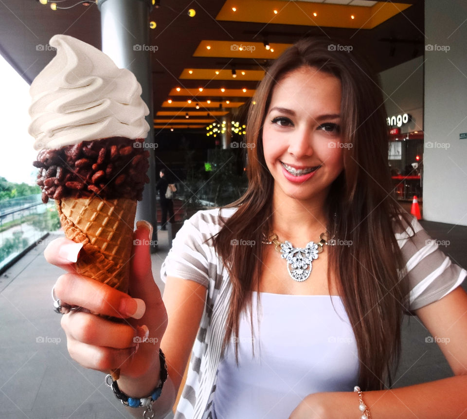 ice cream and hand