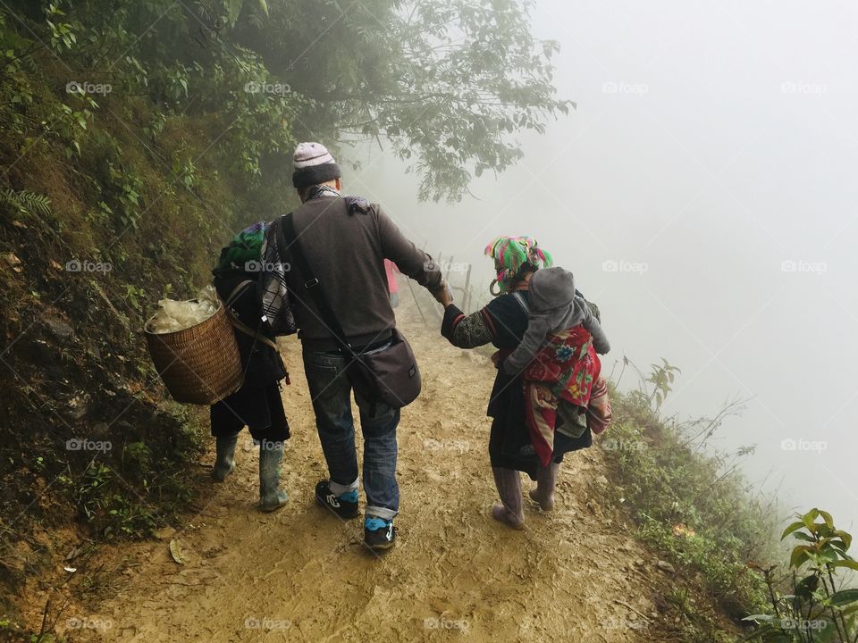 Hand in hand overcome obstacle 