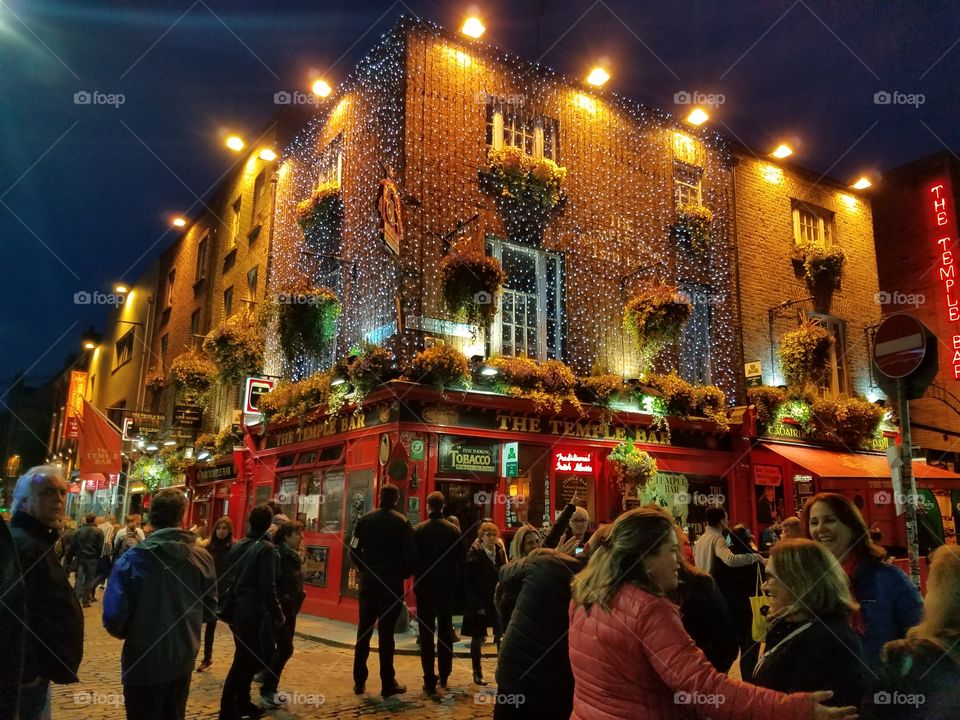 An evening out on Fleet Street, featuring The Temple Bar