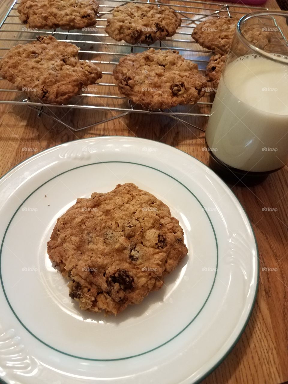oatmeal raisin cookie