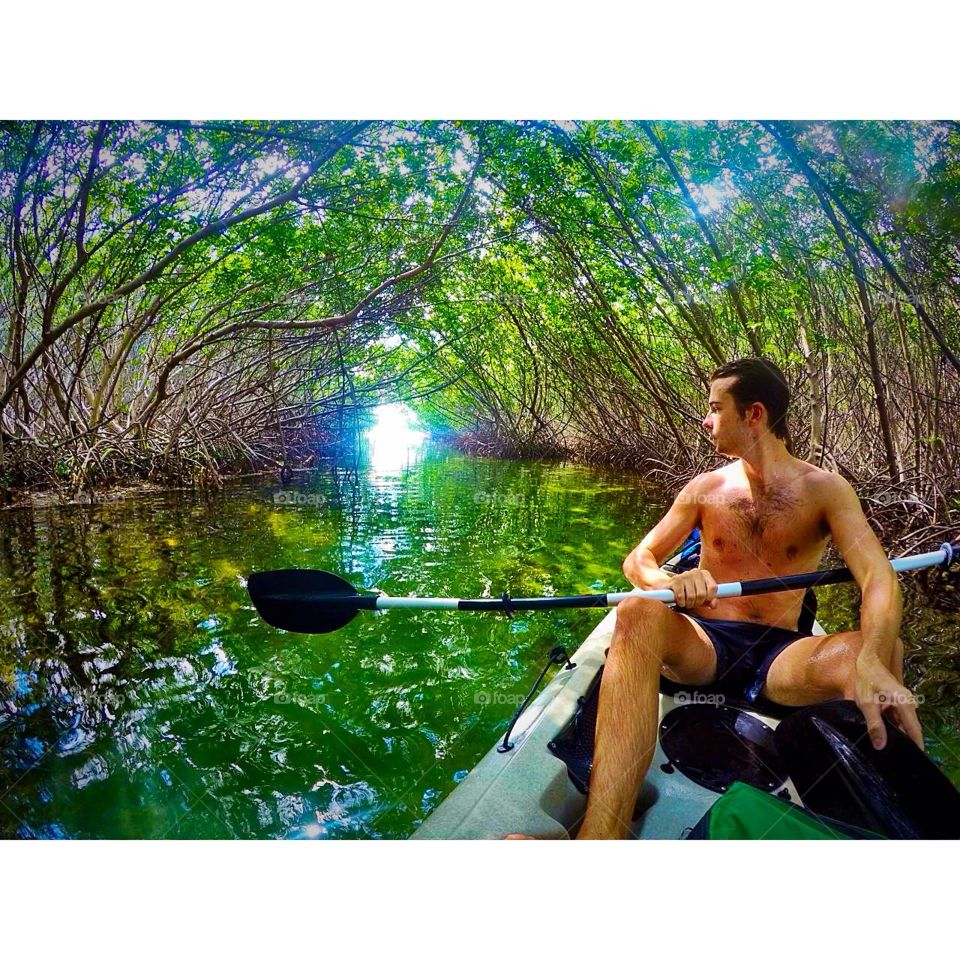 isla. Kayaking through the mangroves 