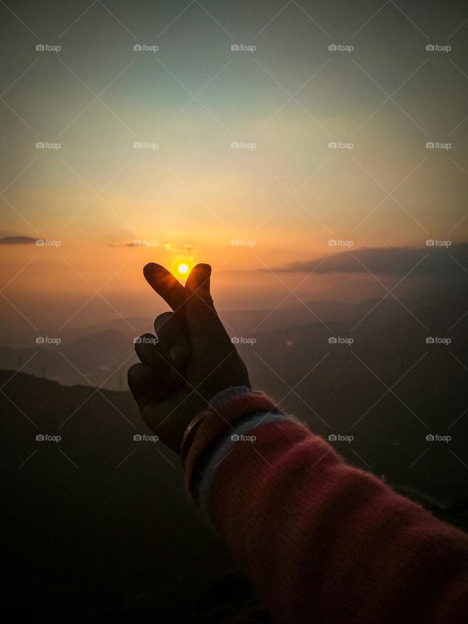 Stunning sunset image by Khwaab.