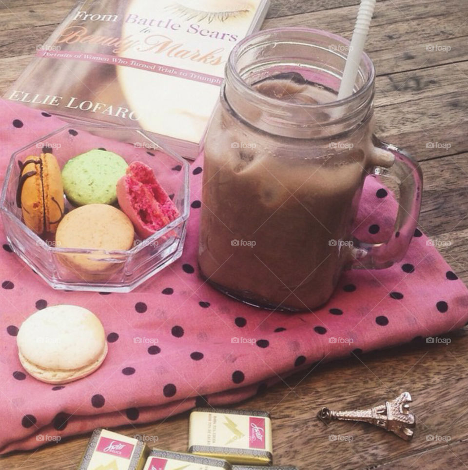 iced chocolate and french macarons