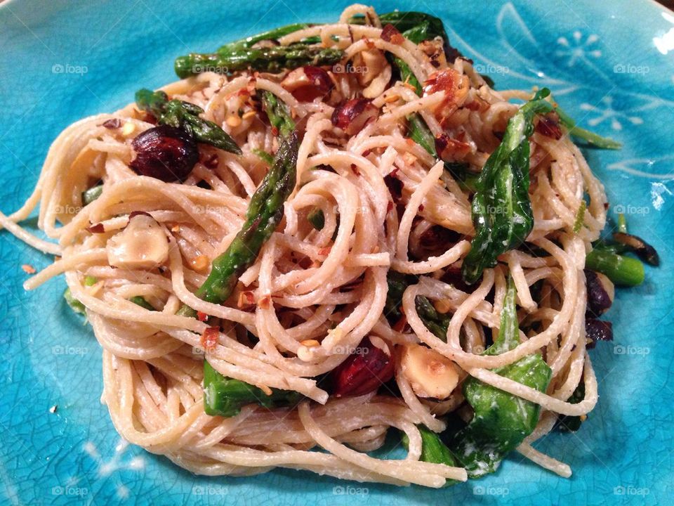 Whole grain pasta with asparagus