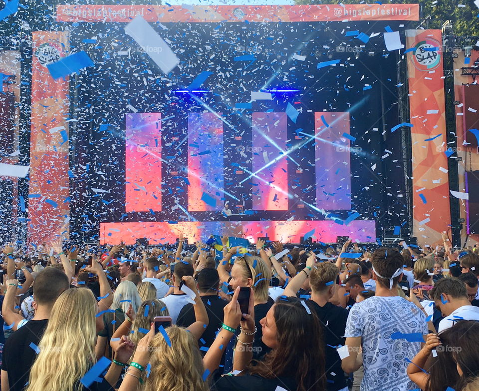 Confetti at techno party