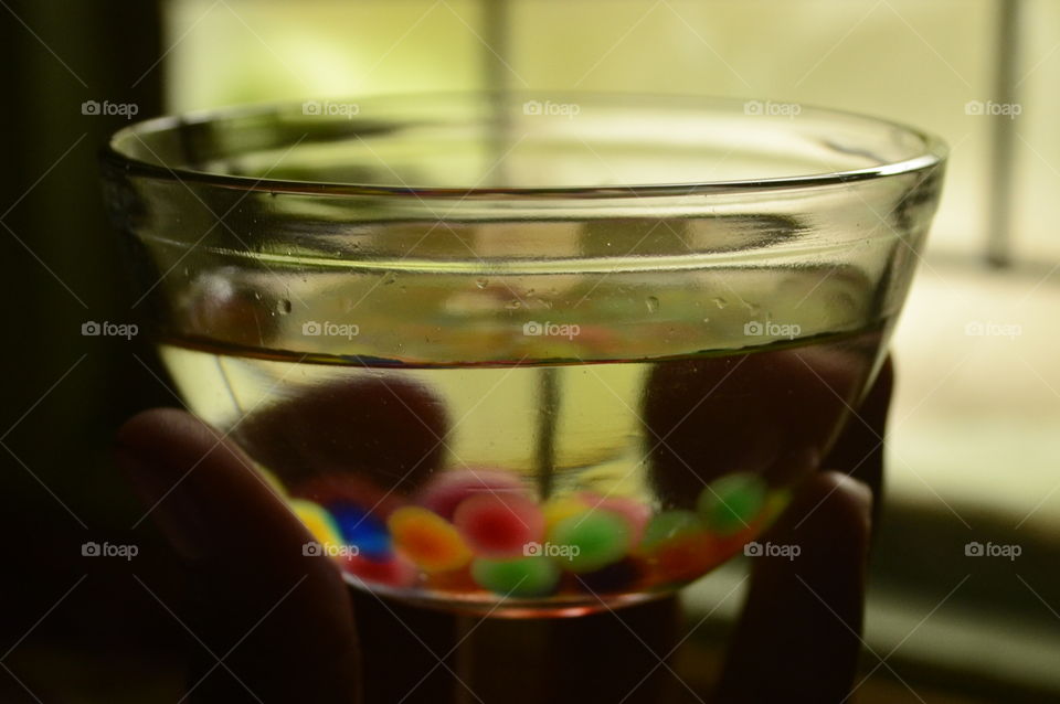 transparent bowl filled with water