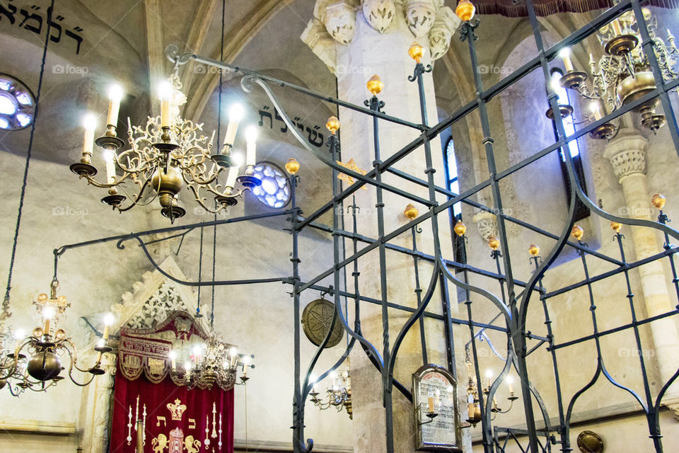 Inside the old new synagogue 