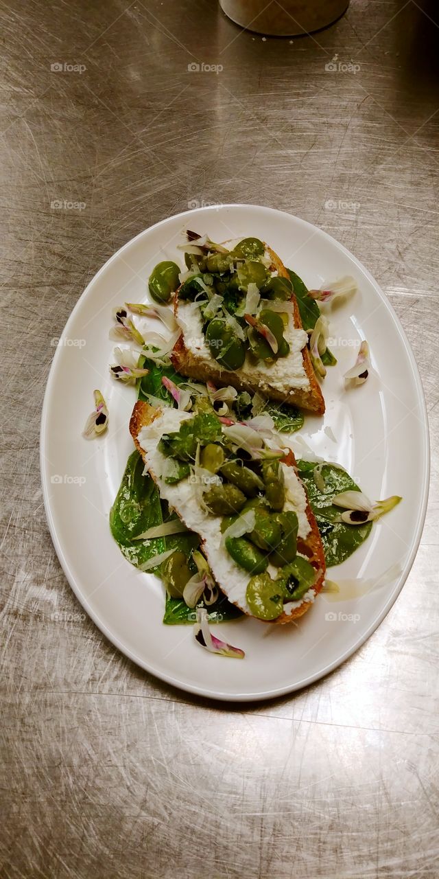 fava bean crustini