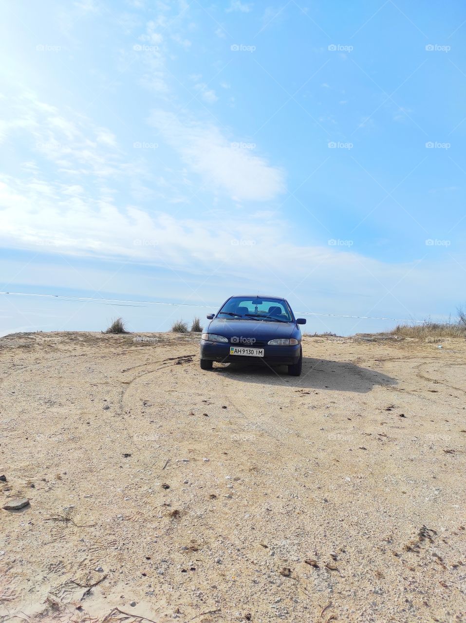 1993 ford mondeo car stands on the shore of the frozen sea