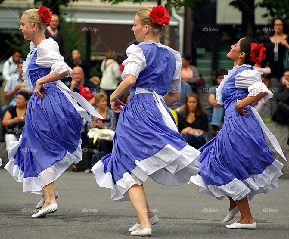 Dancing girls