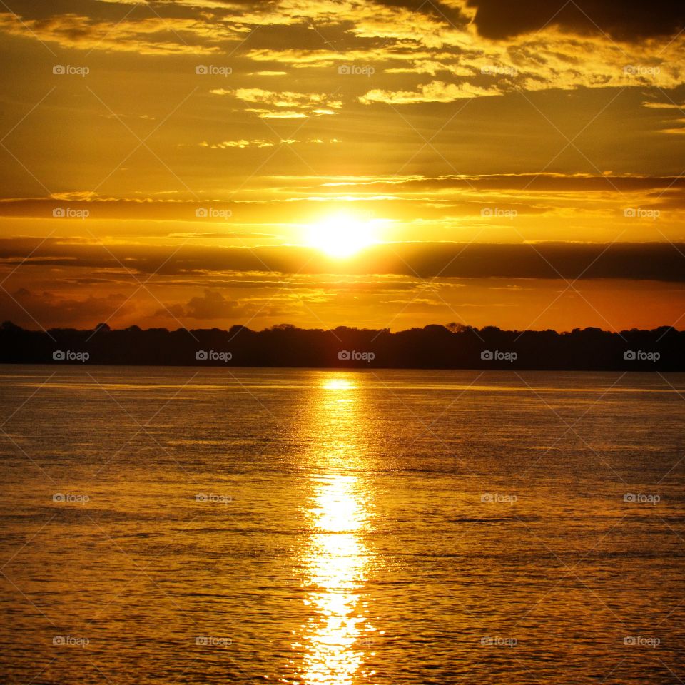 Pôr do Sol na Amazônia. Cidade com o pôr do sol mais lindo da região, (Mocajuba-Pará-Brasil) escondida em plena floresta amazônica...