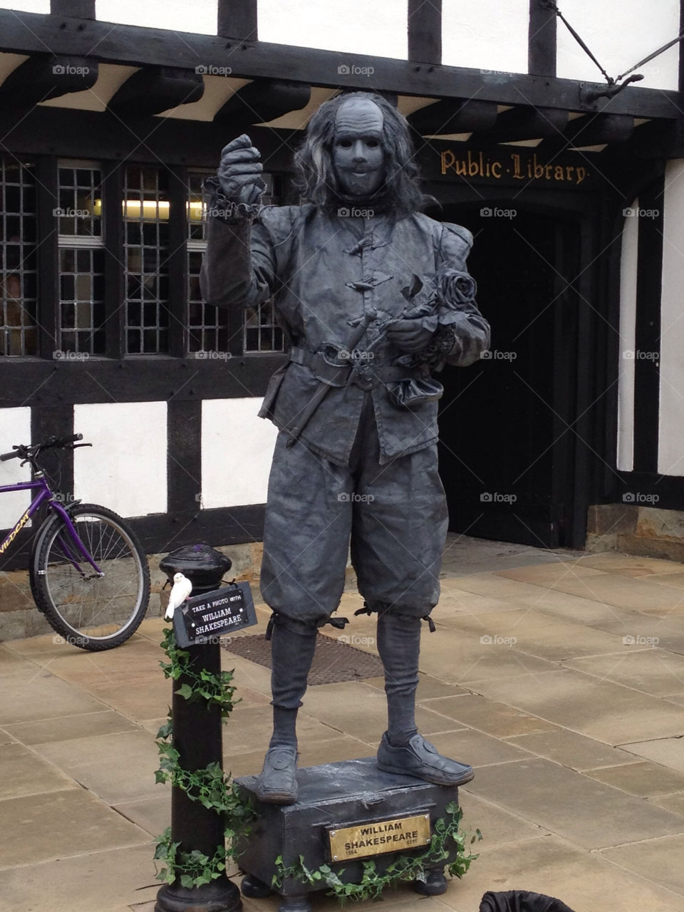 statue stratford theatre shakespeare by riverracer