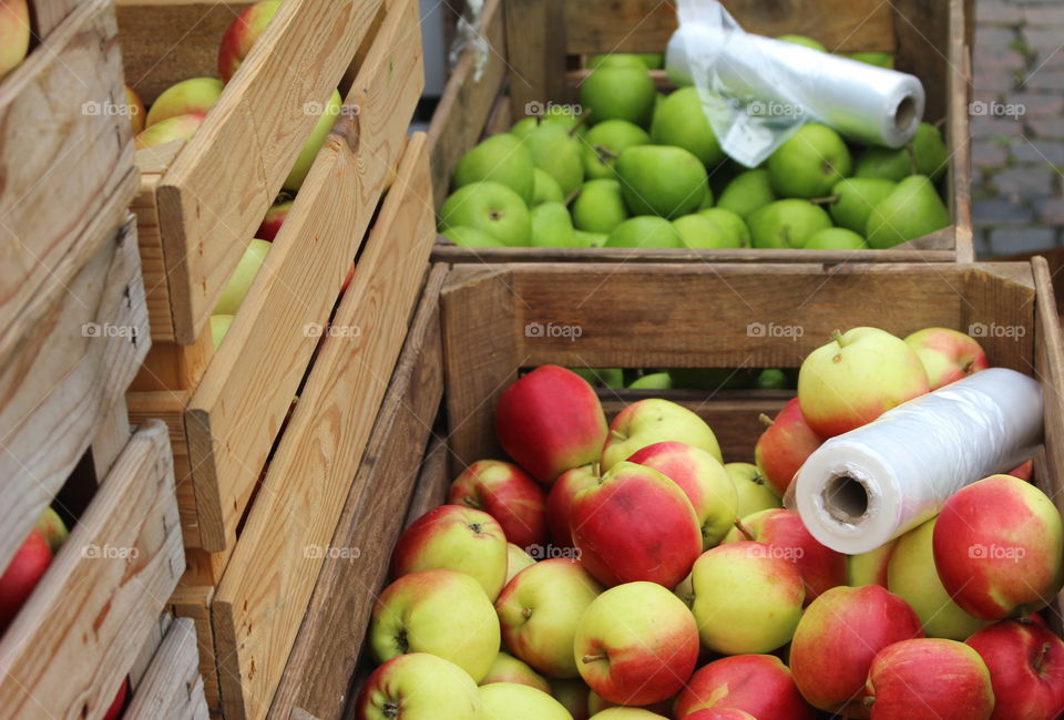 Apples and pears in market