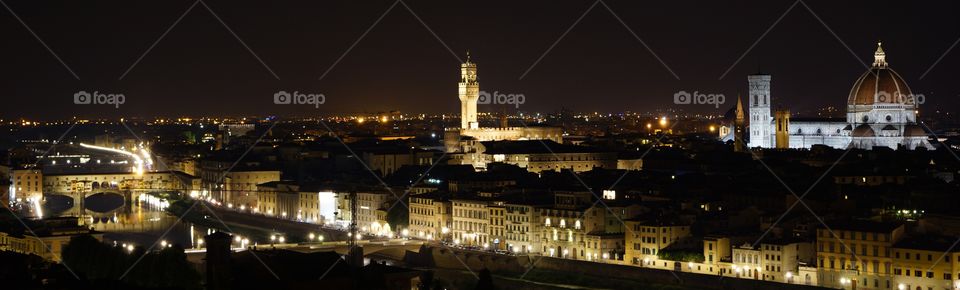 Vue panoramique de nuit sur Florence (Toscane, Italie)