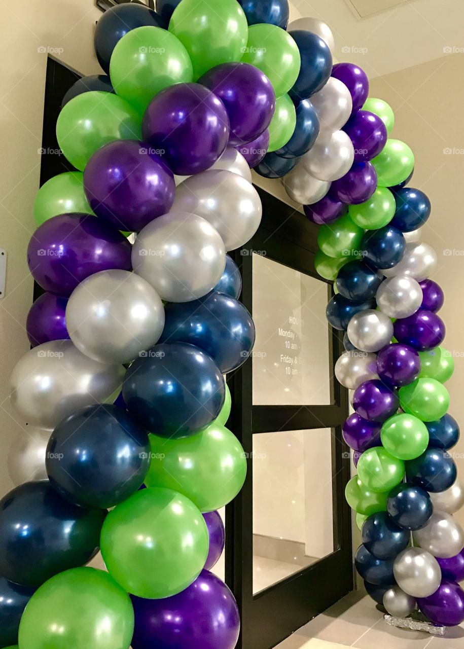 Grand opening with a beautiful balloon arch 