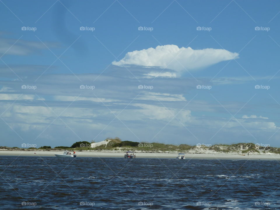 вид на пляж с воды