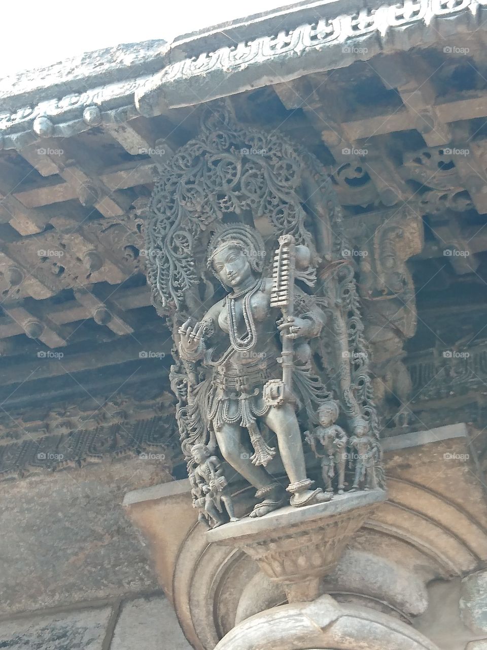 Belur Chennakeshava temple Apsara