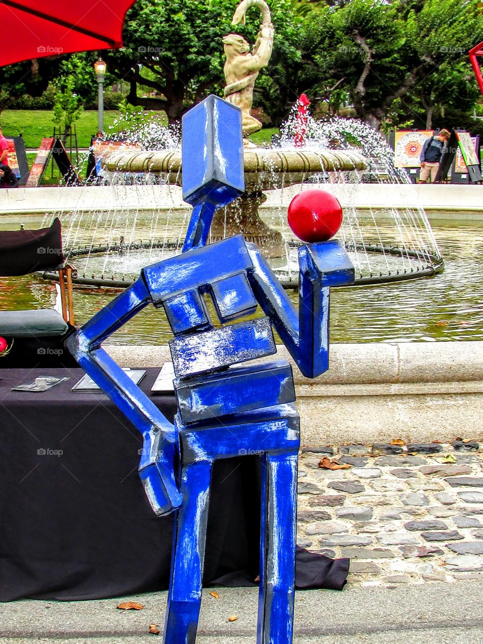 Blue Square red circle, Art Exhibit at the park in San Francisco California