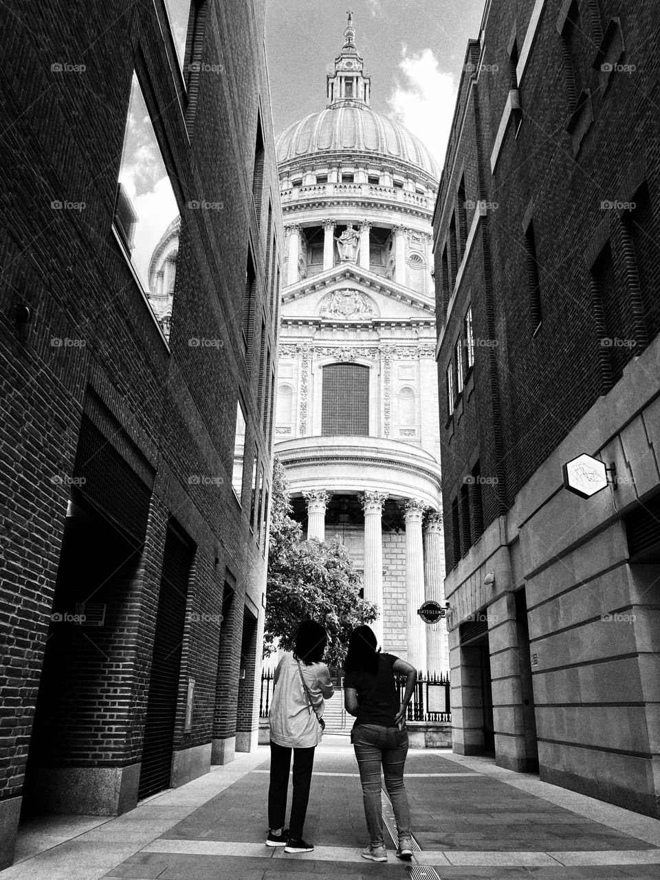 St Paul’s Cathedral with a reflection in a window in Black and White 🤍🖤