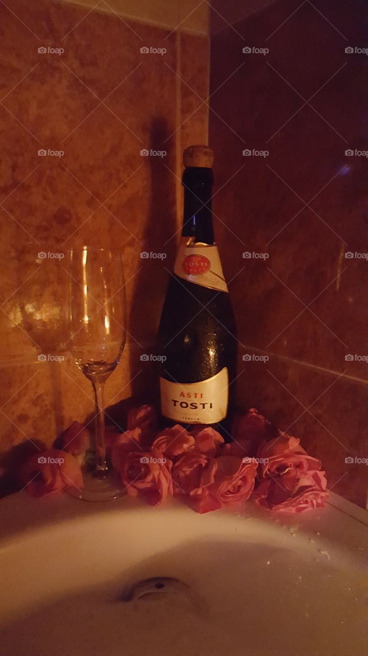 Romantic evening, dinner, champagne, strawberry, fruit, bath