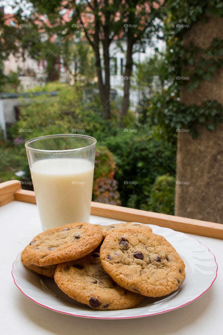 Milk and cookies 