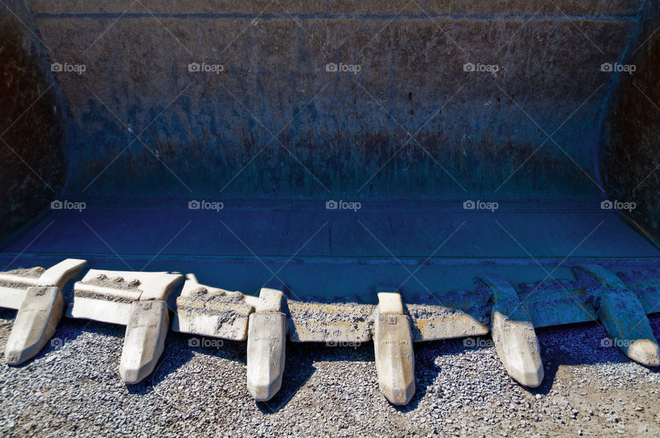 teeth iron dirt work by sergiusz