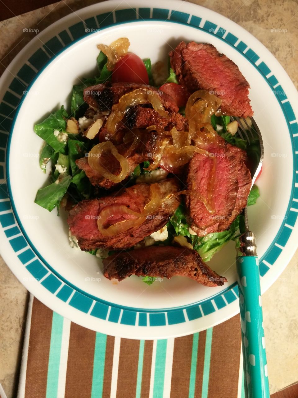 steak salad with bleu cheese and caramelized onions