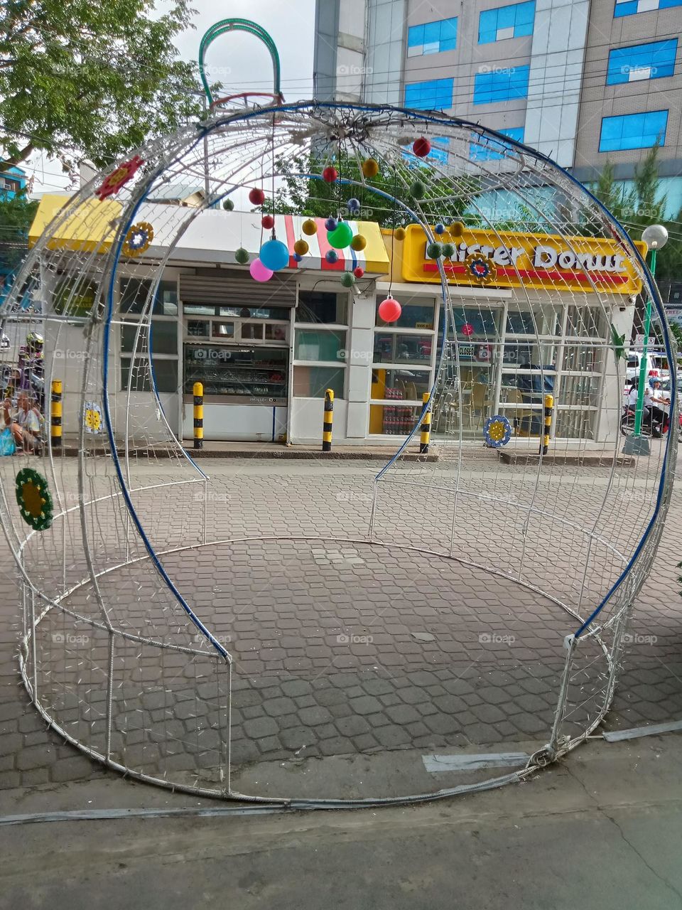 METAL CHRISTMAS CAGE,,IDEAL USED FOR PICTURE TAKING,
