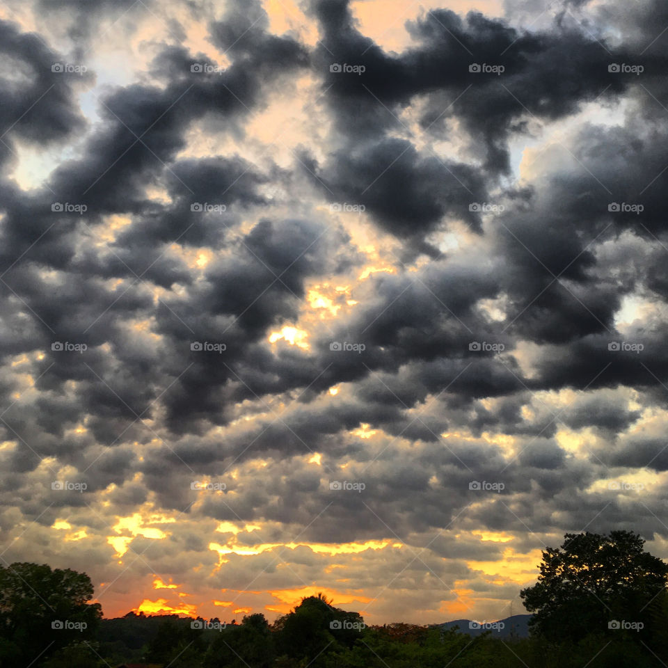 Foap Missions: NATURAL WORLD ! 🇺🇸 Pure, wild nature, without the man's hand tainting it!  Here, a dawn among the clouds in Brazil./ 🇧🇷 A natureza pura, selvagem, sem a mão do homem a maculando! Aqui, um amanhecer entre as nuvens no Brasil.