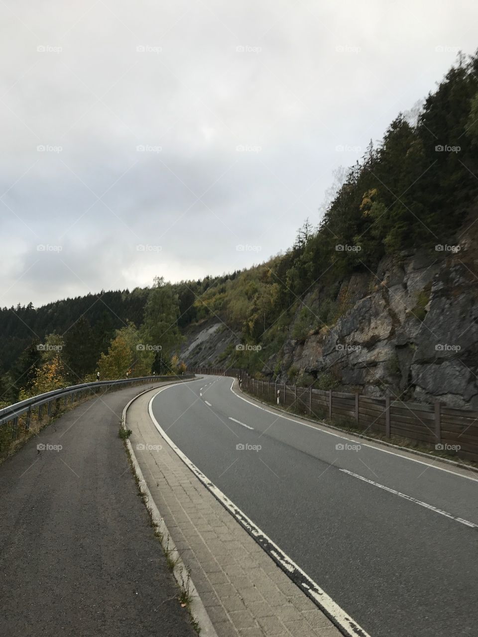  empty road in the mountains 