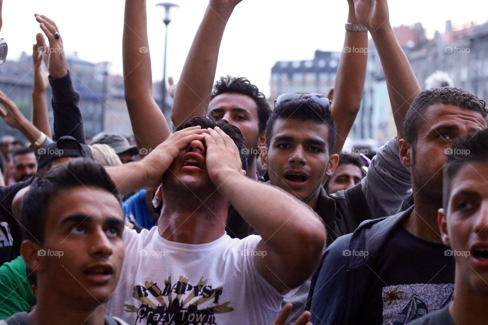 Frustration arises in the refugee masses outside Keleti Railway Station