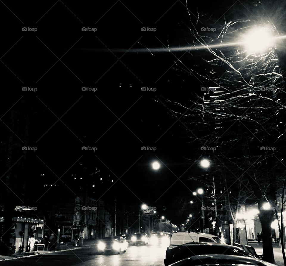 Such a magic time when streetlights, the Moon and cars’ headlights are almost indistinguishable ♠️