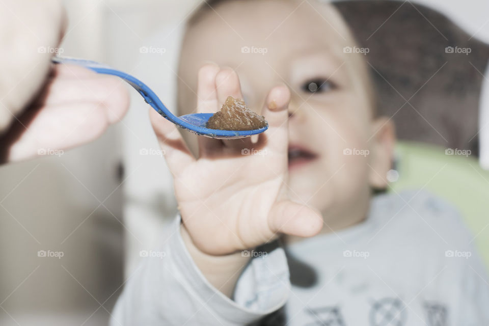 baby eating