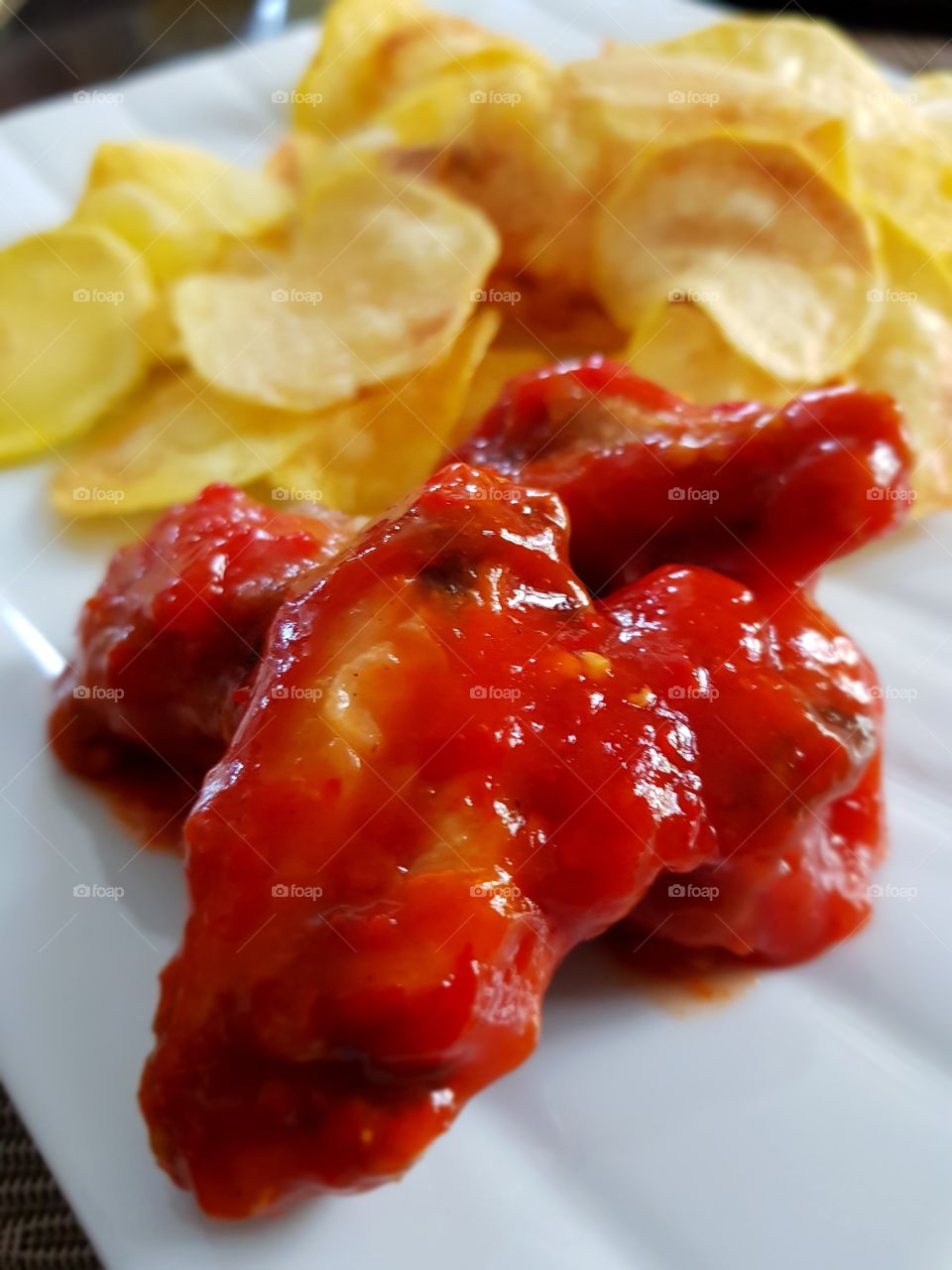 Chicken wings with spicy sauce