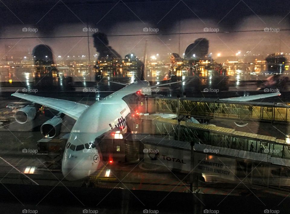 Travel at night by plane 