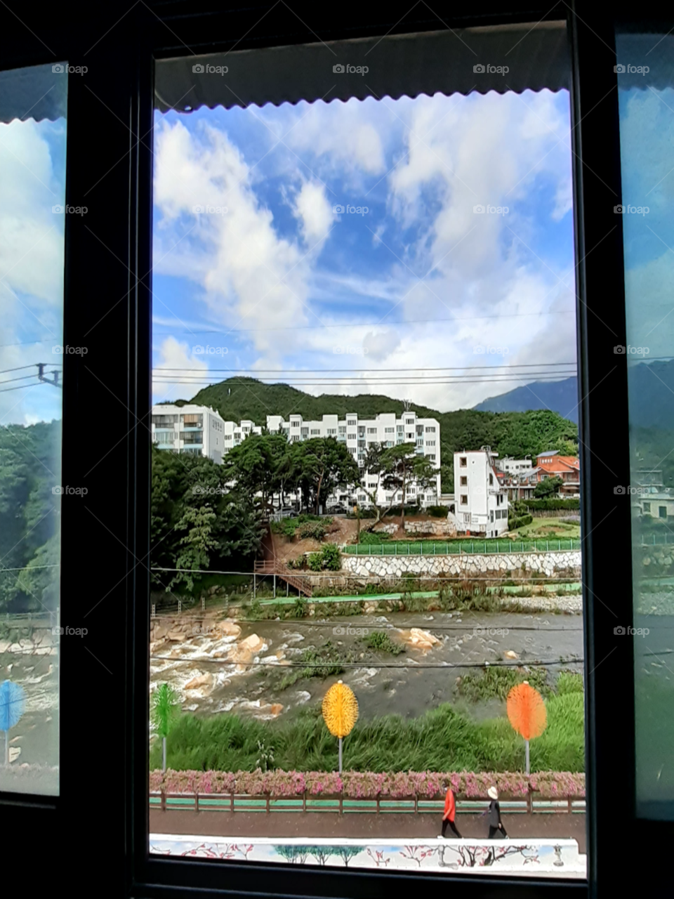 today the weather is Extremely Beautiful. after the rain last night. i didnt expect to see such blue sky with clear white clouds today. its really beautiful.