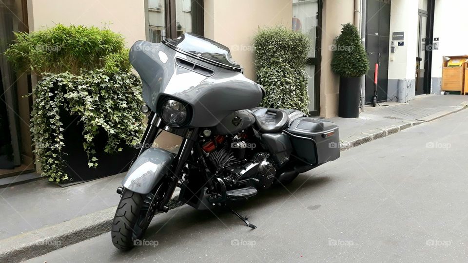 Motorcycle parked on a Paris street.