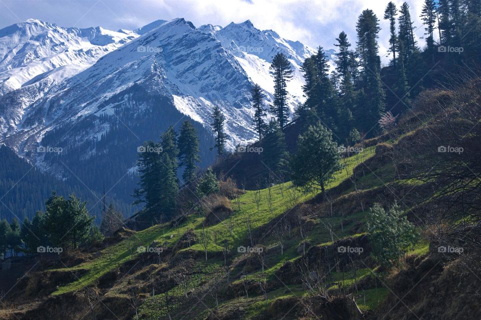 Himalayas during winter looks astonishing and mesmerizing.