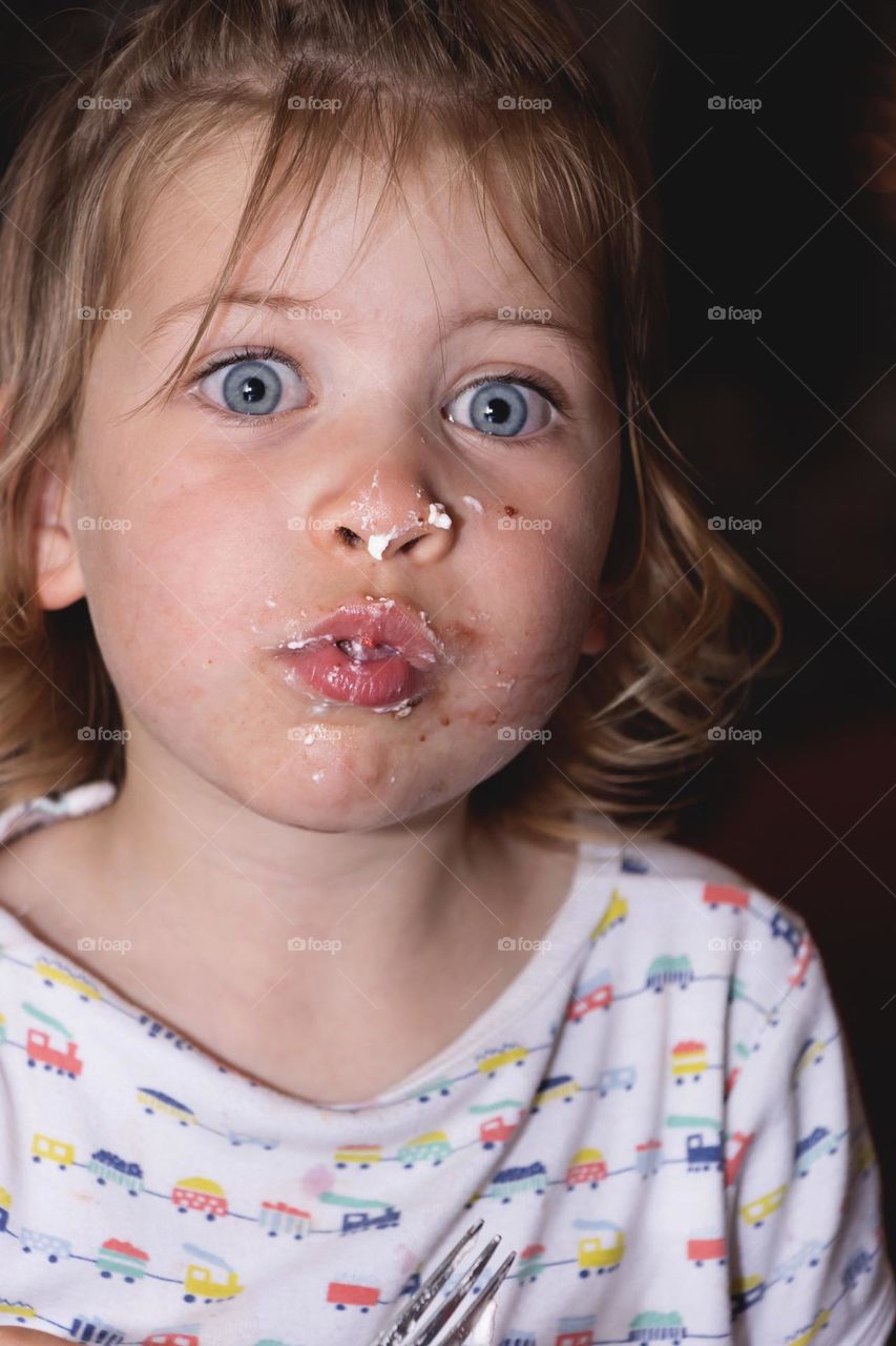 Baby girl was shocked when she saw that there's not a single piece of cake left