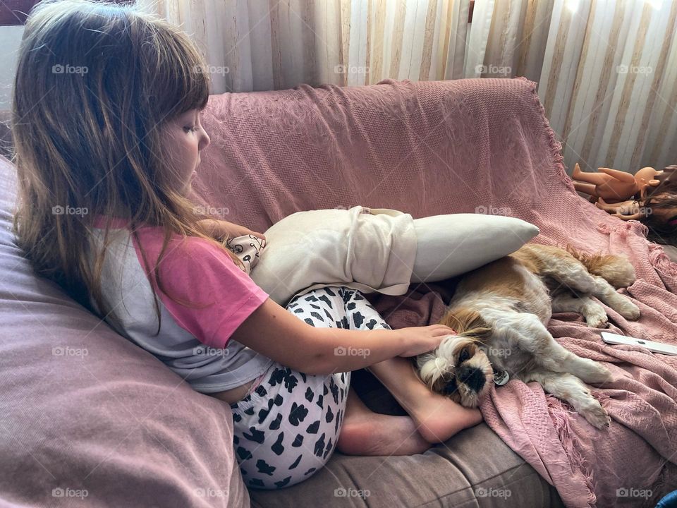 Tem “brinquedo” melhor para uma criança, do que um animalzinho de estimação?
A Maria Estela cantando para a Pepita dormir é o cúmulo da fofurice…
🐶
#pet #dog #kids #criança #cachorro #animal #fofura